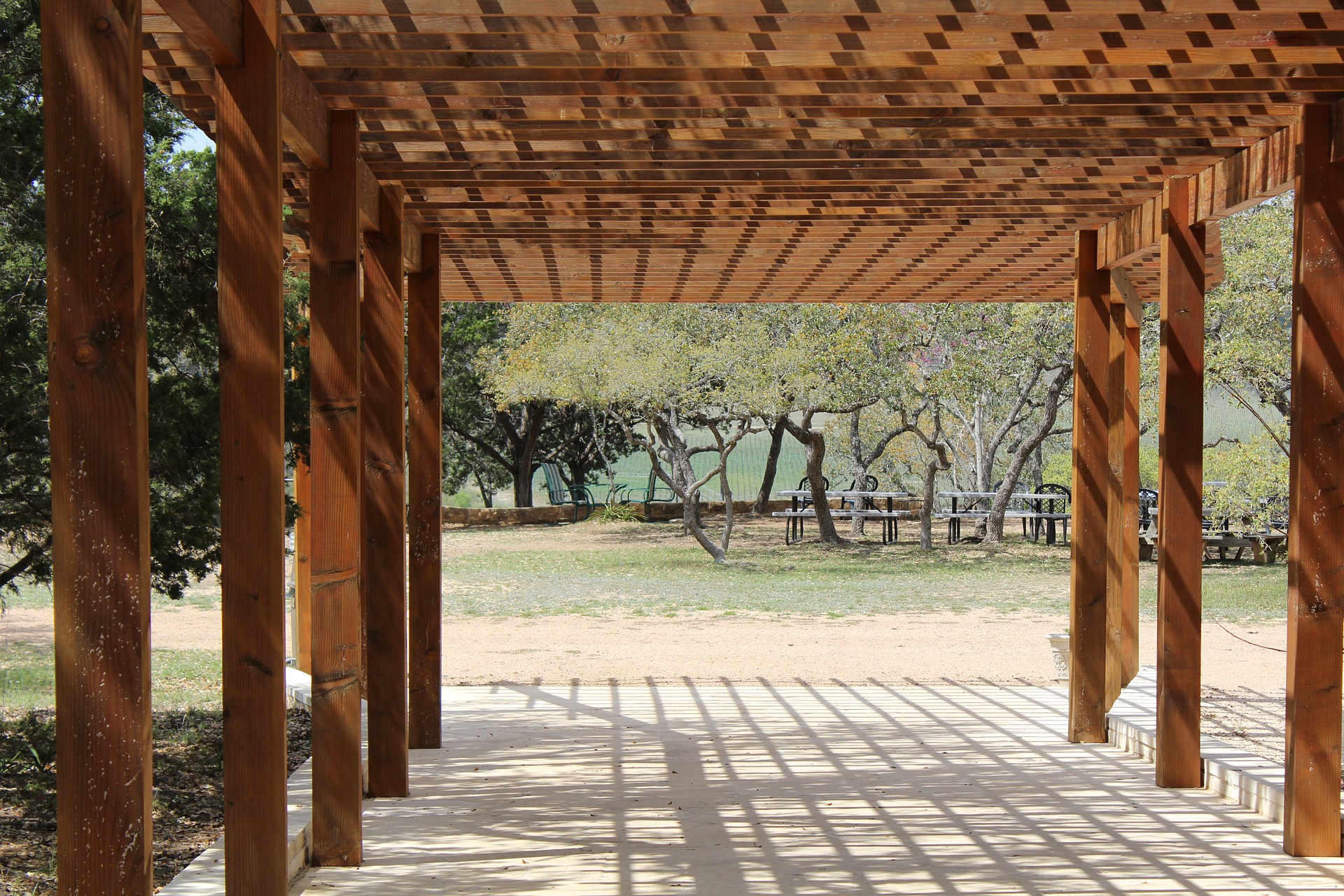 adj-amenagement-exterieur-pergolas-jardiniere-bioclimatiques