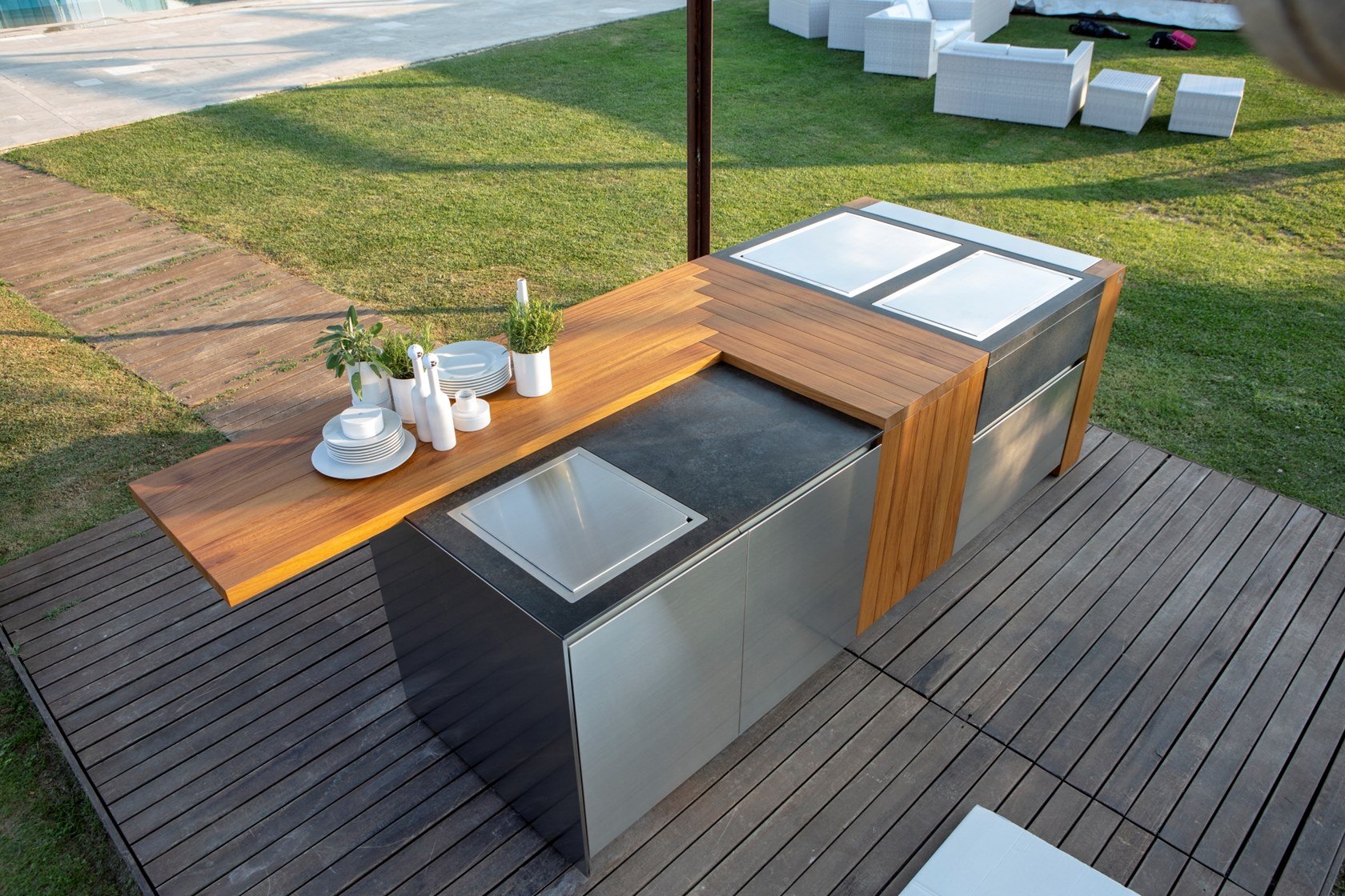 adj-contact-outdoor